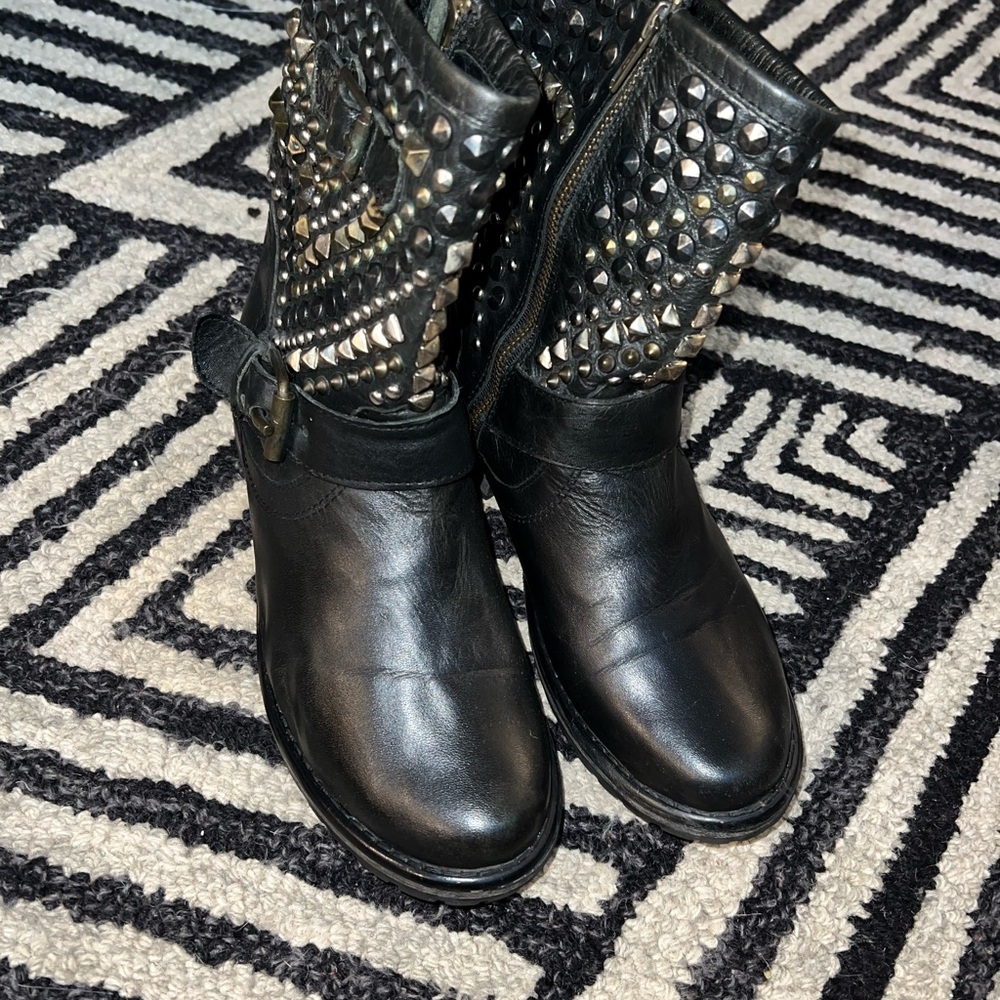 Steve Madden Black and Gold Leather Studded Moto Boots - Picture 5 of 6